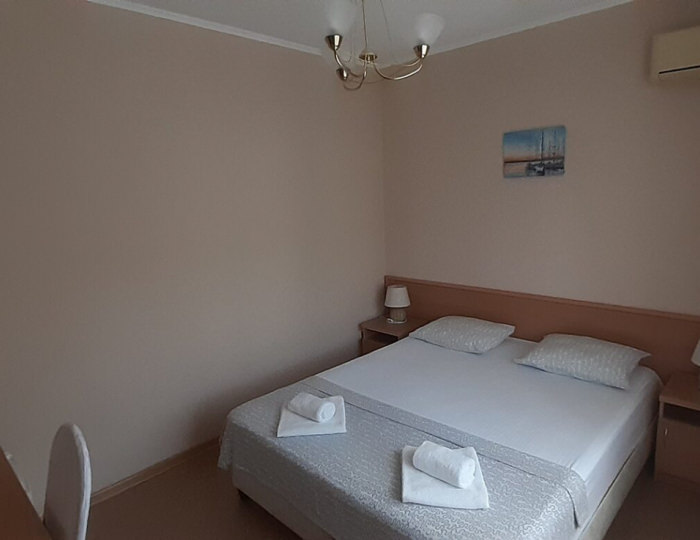 Улучшенный 2-местный без балкона 4 этаж - Отель «Дарья» Геленджик