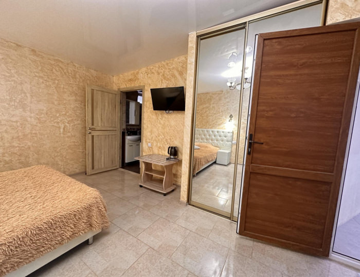 4-местный номер комфорт полулюкс - Гостевой дом «Изабелла» Геленджик