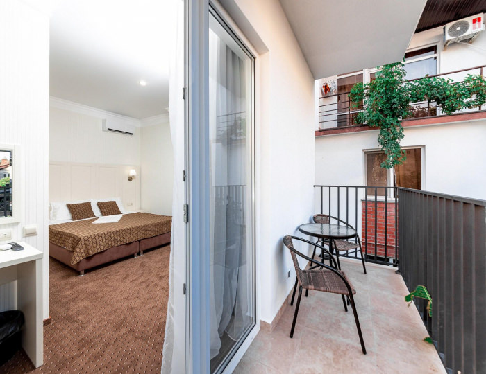 Номер стандарт с 1 двуспальной кроватью с балконом - Мини-отель Adriatic / Адриатик Геленджик