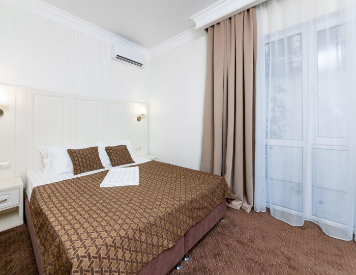 Номер стандарт с 1 двуспальной кроватью с балконом - Мини-отель Adriatic / Адриатик Геленджик