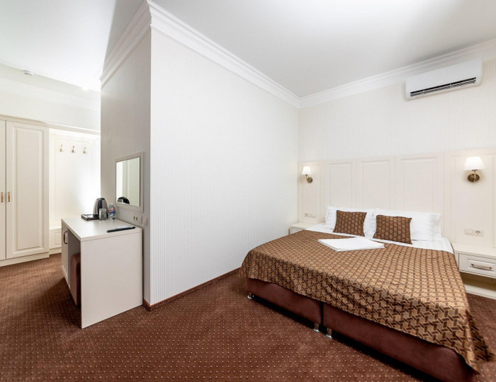 Номер стандарт с 1 двуспальной кроватью с балконом - Мини-отель Adriatic / Адриатик Геленджик