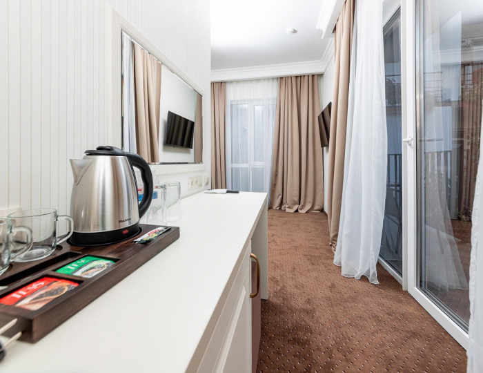 Номер стандарт с 1 двуспальной кроватью с балконом - Мини-отель Adriatic / Адриатик Геленджик