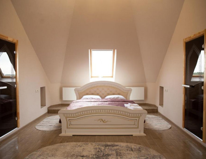 Номер люкс с 1 двуспальной кроватью (мансарда) - Отель «Пирамида» Борисовка