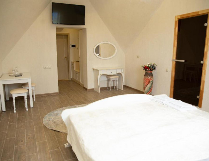 Номер люкс с 1 двуспальной кроватью (мансарда) - Отель «Пирамида» Борисовка