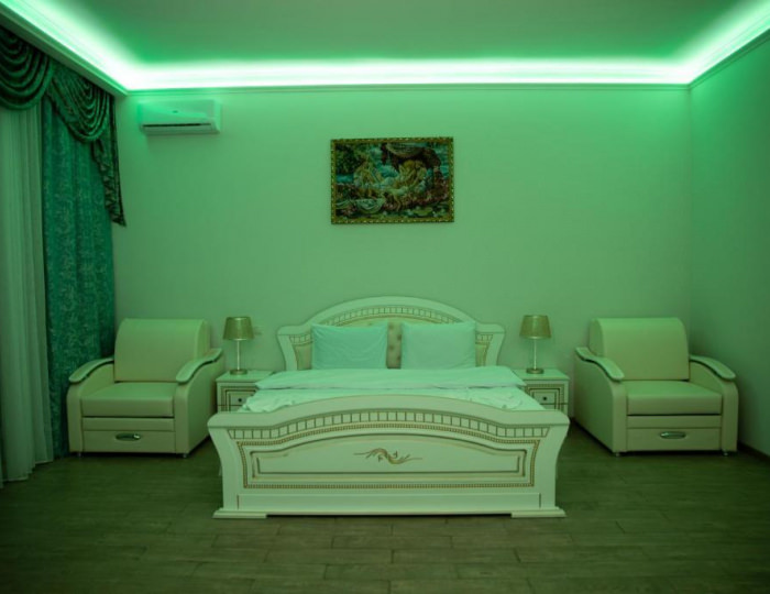 Номер люкс полулюкс с 1 двуспальной кроватью - Отель «Пирамида» Борисовка