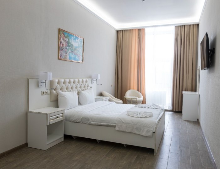 Номер полулюкс с 1 двуспальной кроватью - Отель «Пирамида» Борисовка