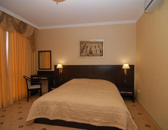 Номер люкс с 1 двуспальной кроватью (с завтраком) - Гостиница «Профит» Тула