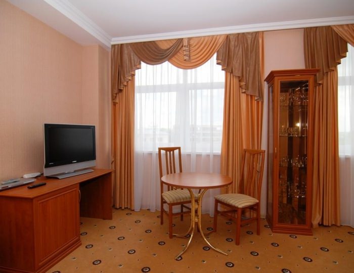 Номер полулюкс с 1 двуспальной кроватью (с завтраком) - Гостиница «Профит» Тула