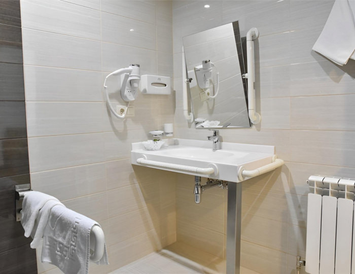 Номер стандарт для маломобильной группы населения - Отель «Искра» Химки