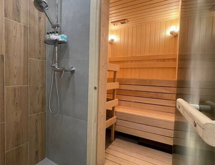 люкс с джакузи - Отель «Лофт Бутик Отель» Королев