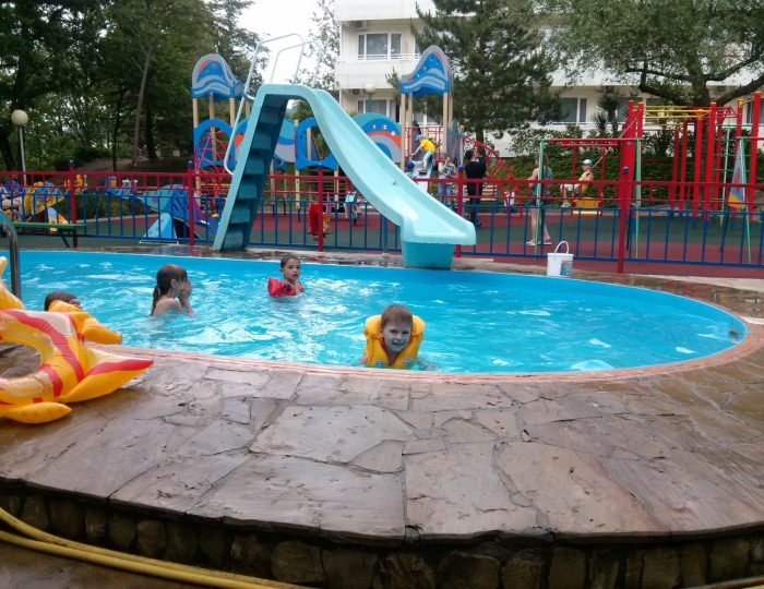 Бассейн и пляж - Отель «Прометей Небуг»