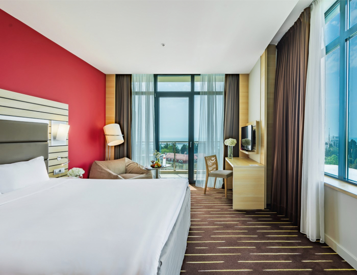 Привилегированный c двуспальной кроватью и балконом, вид на море - Отель Меркюр Сочи Центр / Mercure Sochi Centre