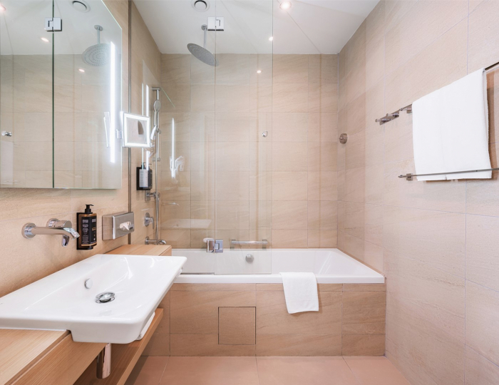 Привилегированный c двуспальной кроватью и балконом, вид на море - Отель Меркюр Сочи Центр / Mercure Sochi Centre