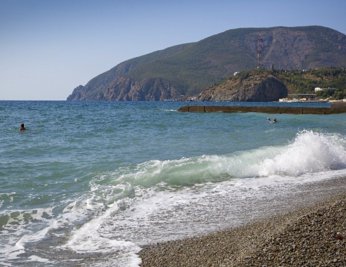 Собственный мелкогалечный пляж - Курорт «Ателика Карасан»