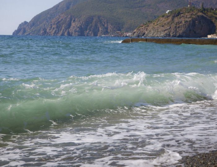 Собственный мелкогалечный пляж - Курорт «Ателика Карасан»