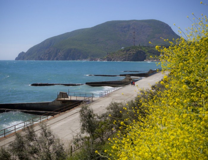 Собственный мелкогалечный пляж - Курорт «Ателика Карасан»