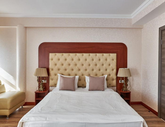 Номер люкс с 1 двуспальной кроватью - Отель «Москва Отель Холидеи Коллекшен» Картмазово