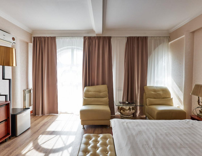 Номер люкс с 1 двуспальной кроватью - Отель «Москва Отель Холидеи Коллекшен» Картмазово