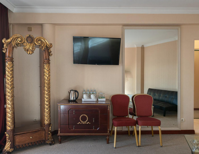 Номер люкс семейный - Отель «Москва Отель Холидеи Коллекшен» Картмазово