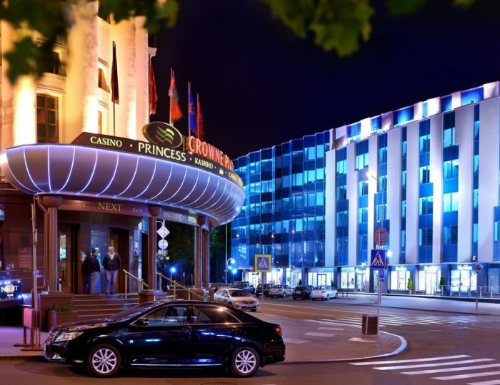 Отель Crowne Plaza Minsk / Краун Плаза Минск