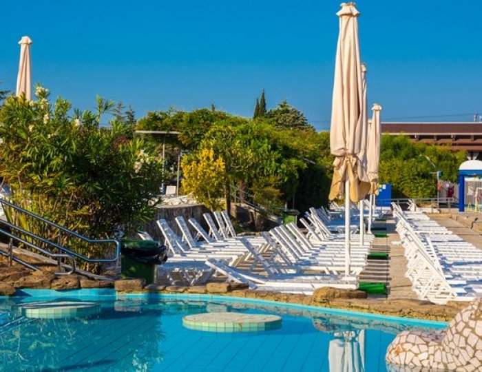 Открытый бассейн - СКК «Адлеркурорт» (корпус «Дельфин»)