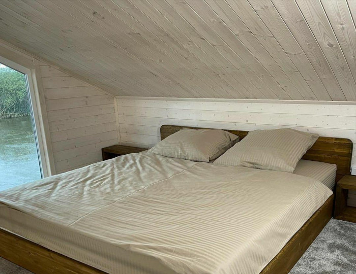 Номер улучшенный с 1 двуспальной кроватью (с пансионом) - База отдыха «Седьмая жилка» Кировский