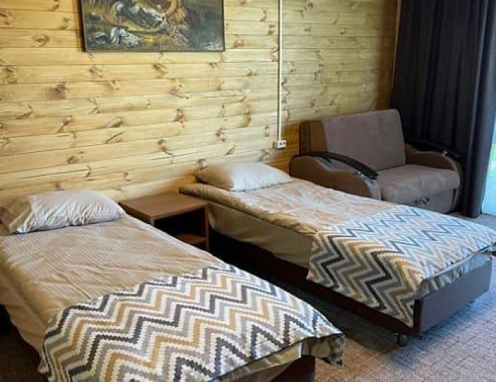 Номер улучшенный с 2 односпальными кроватями (с пансионом) - База отдыха «Седьмая жилка» Кировский