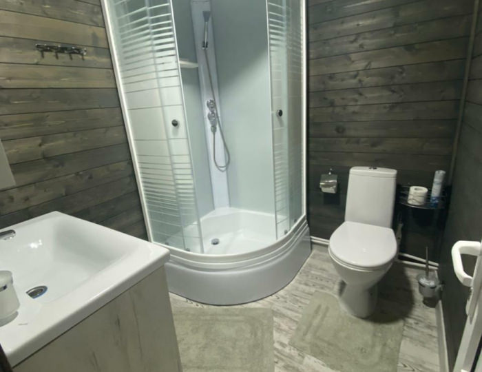 Номер улучшенный с 4 односпальными кроватями (с пансионом) - База отдыха «Седьмая жилка» Кировский