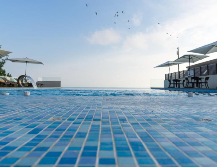 Открытый подогреваемый бассейн - Отель Hidens Hotel / Хайденс Небуг