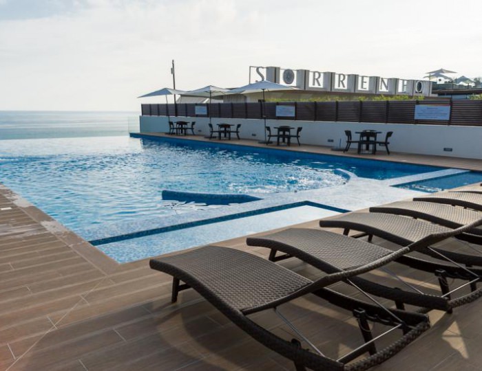 Открытый подогреваемый бассейн - Отель Hidens Hotel / Хайденс Небуг