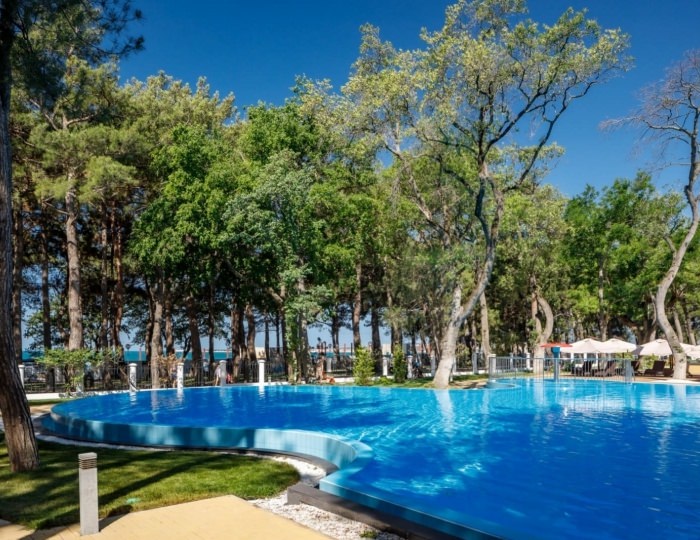 Открытый бассейн - Отель «Приморье» GRAND RESORT HOTEL