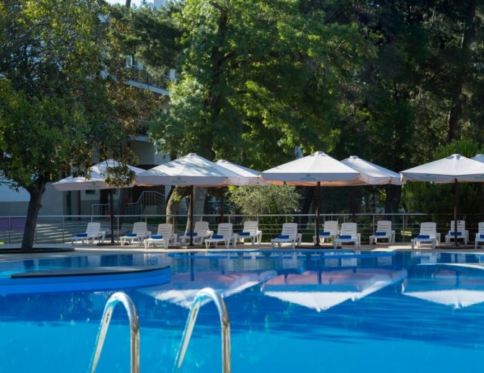 Открытый бассейн - Отель «Приморье» GRAND RESORT HOTEL