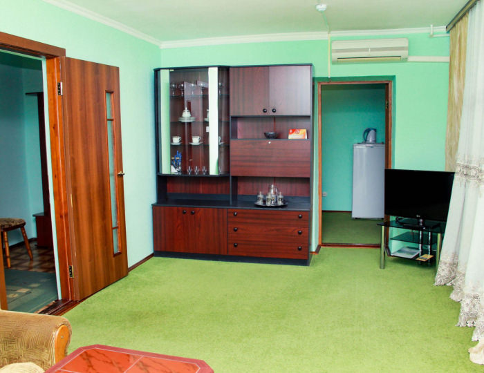 3-комнатный номер люкс с 2 односпальными кроватями (с завтраком) - Гостиница «Центральная» Бийск