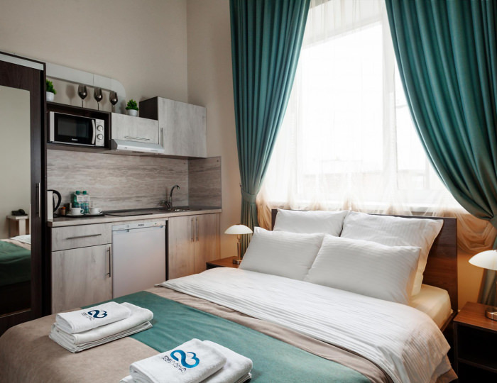 Номер стандарт с 1 односпальной и 1 двуспальной кроватью (с завтраком) - Гостиница «Облака» Бийск