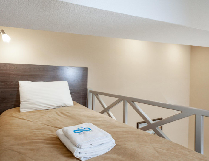 Номер стандарт с 1 односпальной и 1 двуспальной кроватью (с завтраком) - Гостиница «Облака» Бийск