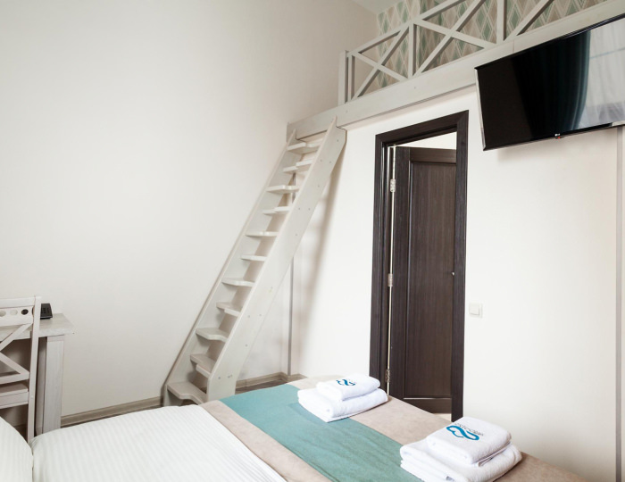 Номер стандарт с 1 односпальной и 1 двуспальной кроватью (с завтраком) - Гостиница «Облака» Бийск