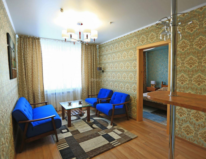 2-комнатный номер люкс (с завтраком) - Гостиница «Восток» Бийск