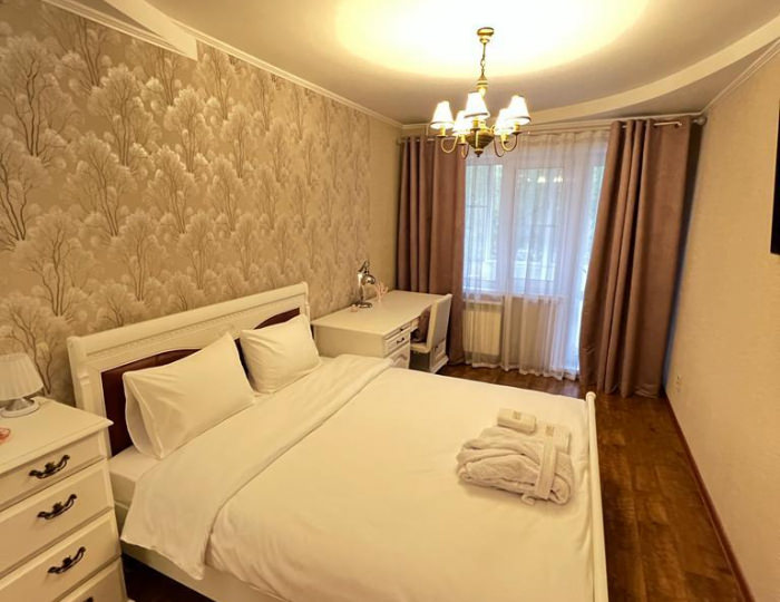 3-комнатные апартаменты улучшенные г.Бийск, ул.Ильи Мухачева, д.133/1, кв.8 - Хостел Luxury / Лакшери Бийск