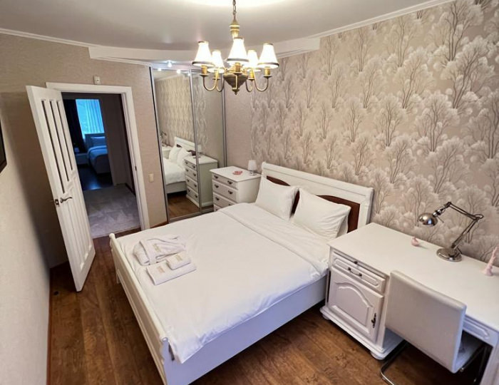 3-комнатные апартаменты улучшенные г.Бийск, ул.Ильи Мухачева, д.133/1, кв.8 - Хостел Luxury / Лакшери Бийск