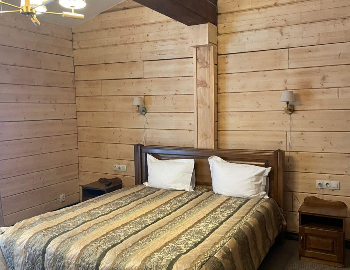 Номер стандарт с 1 двуспальной кроватью (с завтраком) - База отдыха «Кедровый остров» Усть-Сема