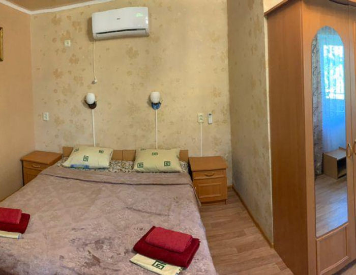 3-местный 1-комнатный номер стандарт семейный с 1 односпальной и 1 двуспальной кроватью - Гостевой дом «Черноморский дворик» Береговое