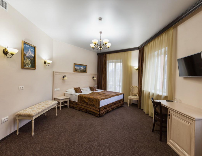 Номер улучшенный с 1 двуспальной кроватью - Отель «Гатчина» Гатчина