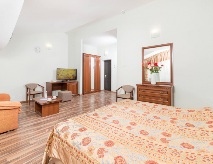 Джуниор сюит 2-местный 1-комнатный с баклконом 4-этаж корпус 1 - Санаторий «Эллада» (Каникулы в Анапе) ФНС