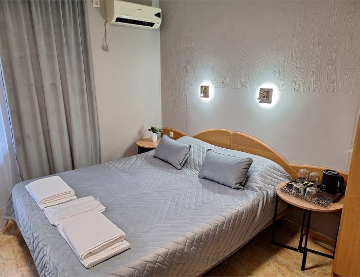 «КОМФОРТ ПЛЮС 3» С ТЕРРАСОЙ ЧЕТЫРЕХМЕСТНЫЙ НОМЕР ДВУСПАЛЬНОЙ КРОВАТЬЮ И ДИВАНОМ - Гостевой дом «Цитрус» Геленджик