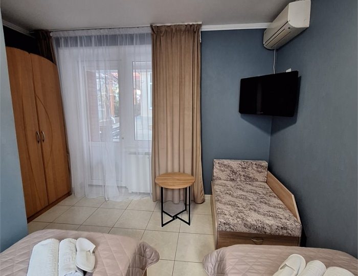 "КЛАССИК 4" Стандартный двухместный номер с раздельными односпальными кроватями и диваном на 1 этаже - Гостевой дом «Цитрус» Геленджик