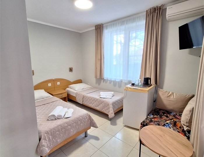 "КЛАССИК 5" Стандартный двухместный номер с раздельными односпальными кроватями и диваном на 1 этаже - Гостевой дом «Цитрус» Геленджик