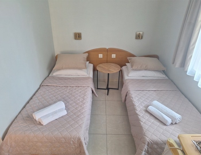 "КЛАССИК 5" Стандартный двухместный номер с раздельными односпальными кроватями и диваном на 1 этаже - Гостевой дом «Цитрус» Геленджик