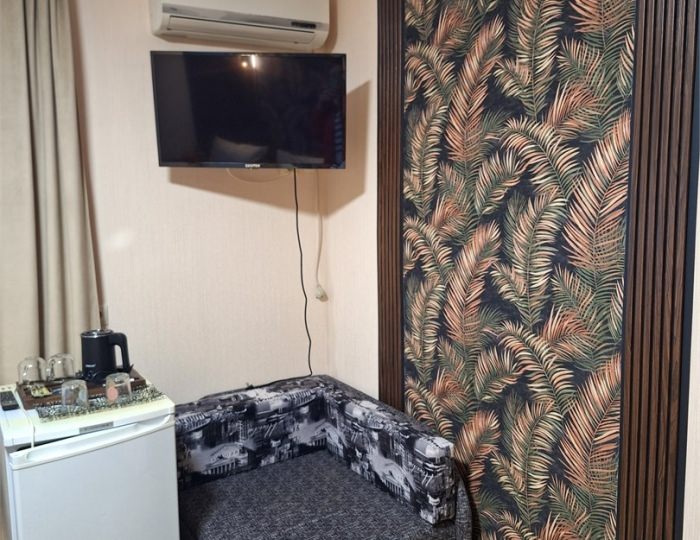 "ПАЛЬМА 6" Трехместный Комфортный номер с кроватями TWIN/DBL и одноместным диваном на 2 этаже в ГД "Цитрус" - Гостевой дом «Цитрус» Геленджик