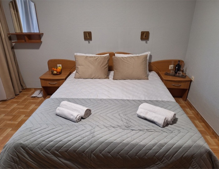 "НЕБО 7" Трехместный Комфортный номер с кроватями TWIN/DBL и одноместным диваном на 2 этаже - Гостевой дом «Цитрус» Геленджик