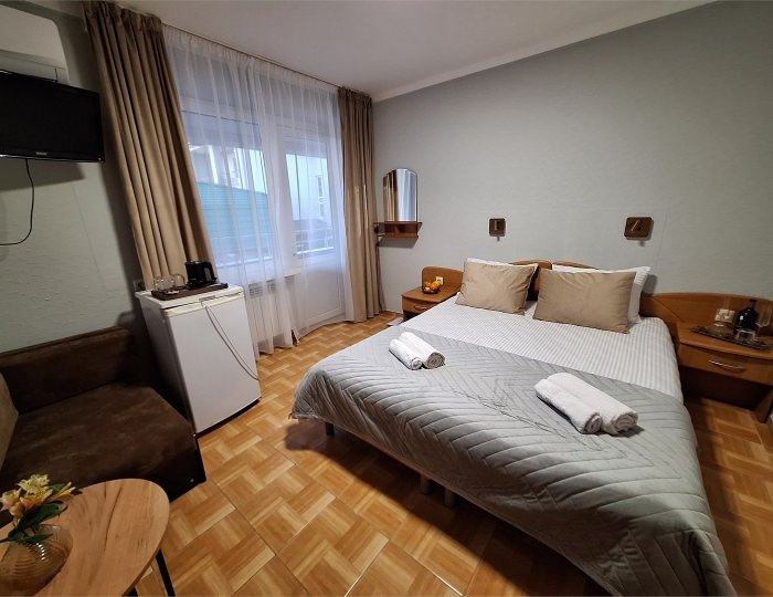 "НЕБО 7" Трехместный Комфортный номер с кроватями TWIN/DBL и одноместным диваном на 2 этаже - Гостевой дом «Цитрус» Геленджик